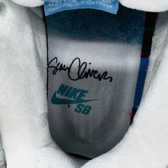 Nike SB Dunk Low 'Holiday
Special' by Sean Cliver - DC9936-
100 size 6.5 - Picture 15 of 16